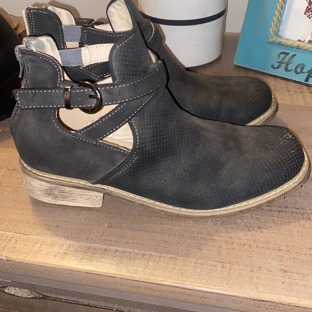 Bootie - Picture 2 of 3